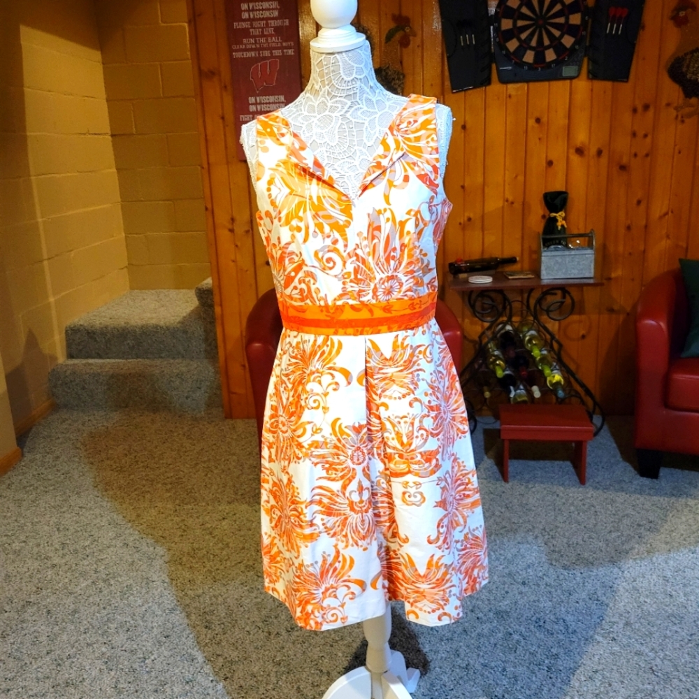 TAYLOR sleeveless dress with zip up back